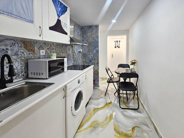 ¡Gran oportunidad en el centro de Madrid! Vivienda amplia de - foto 2