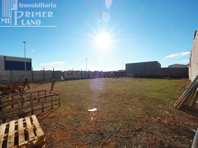 Solar junto a calle Pizarro de Tomelloso, de 593 m2 y 27 m d