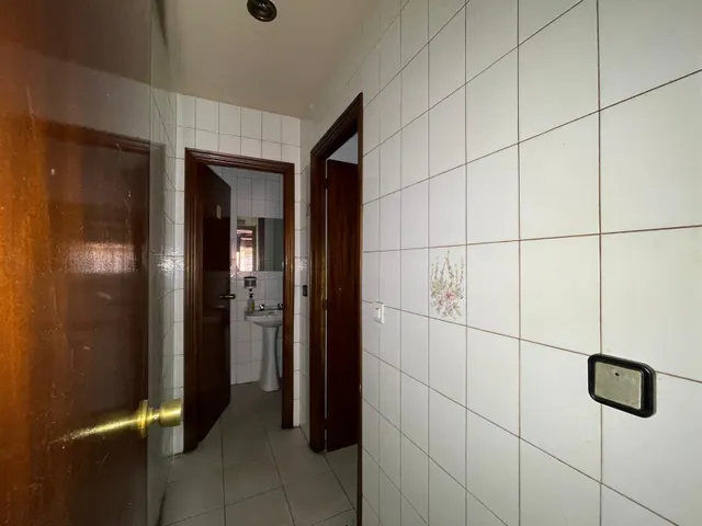 SE VENDE LOCAL EN ZONA ALTA — 9