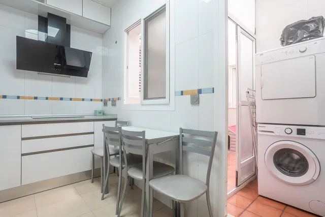 Barrio araceli - almeria: 2 habitaciones + baño + aseo + patio + lavadero + ascensor — 24