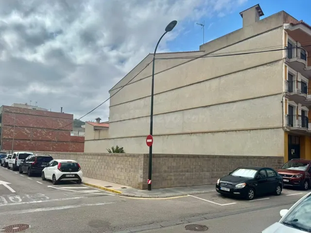 SOLAR EN CENTRO UBANO. OPCIÓN DE SEGREGACIÓN PARA CONSTRUIRS