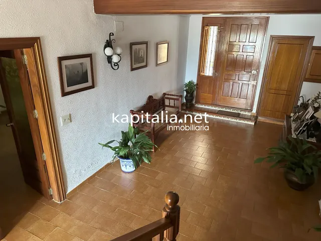 ESPECTACULAR CASA A LA VENTA EN AGULLENT - foto 2