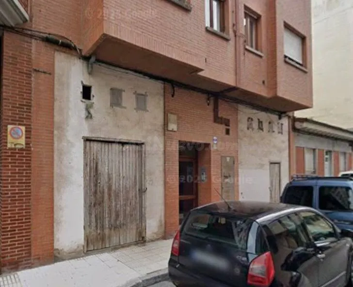 Local en bruto del año 1993 en el Barrio del Llano en Gijón