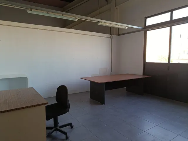 NAVE COMERCIAL — 12