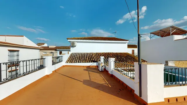 ¡¡ESPECTACULAR!! Adosada de esquina de 223 m2 con patio, terraza y garaje — 44