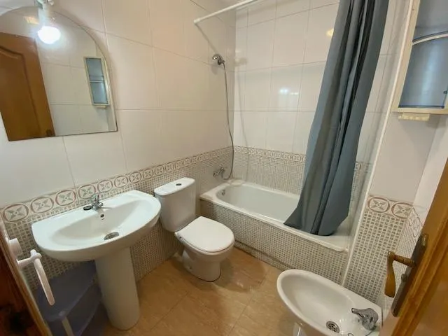 Piso en pleno centro, 2 dormitorios con orientación Este. — 6