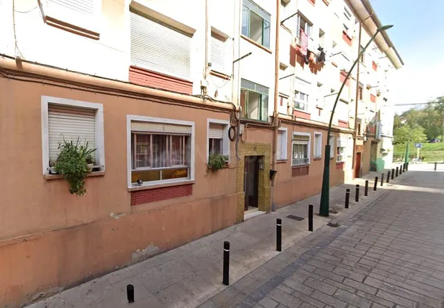 Piso de 2 dormitorios en Torrelavega - foto 2