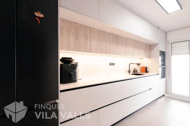 Casa esquinera con jardín privado y estilo inigualable — 16