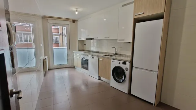 PISO EN ALQUILER EN OVIEDO – 3 habitaciones, GARAJE Y ASCENS
