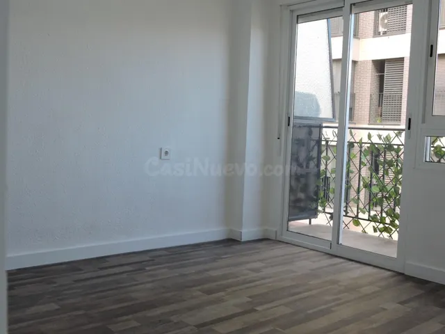 Piso de alquiler en Benicalap de 3 habitaciones, 1 baño, bal - foto 5