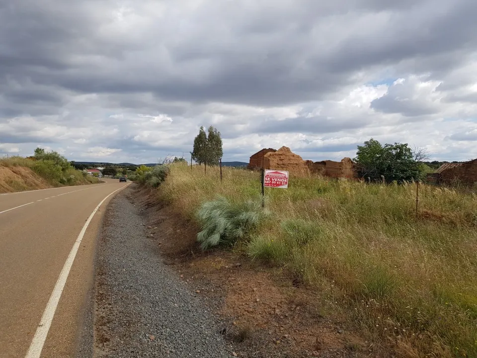 PARCELA RÚSTICA DE 2357 M2 A LA VENTA