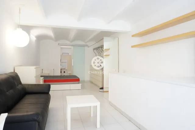 Local- Loft- duplex de 83m2 en el centro de Gracia, amueblado y totalmente equipado. — 14