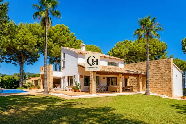 VILLA SILVANA · LUZ Y CALMA ENTRE PINOS EN JAVEA