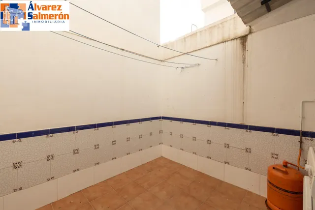 Casa independiente a 5 minutos de Granada en buen estado para entrar a vivir — 11