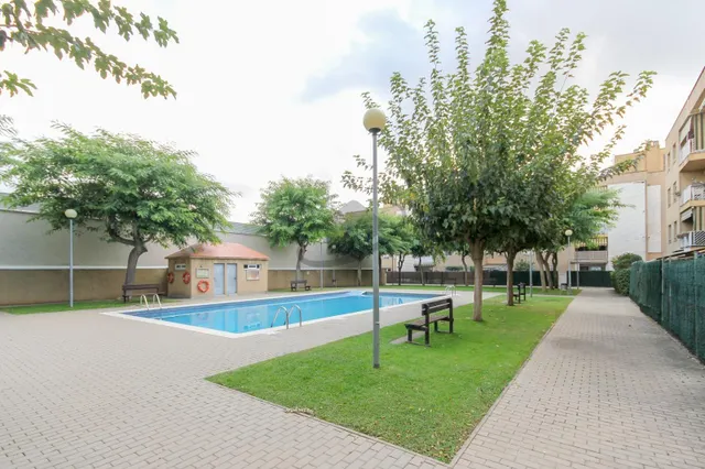 VIVIENDA EN FINCA SEMINUEVA CON PISCINA. AMPLIO BALCÓN Y VISTAS DESPEJADAS. — 33