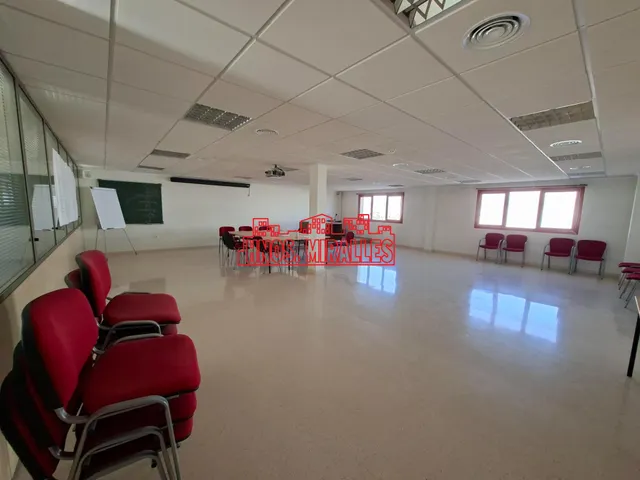 ¡¡ EN ALQUILER, GRAN OFICINA 653 m2 A 5 MINUTOS DEL AEROPUERTO Y CIUDAD DE LA LUZ !! — 6