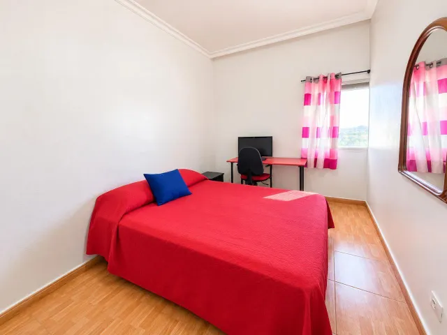 Vivienda de cuatro dormitorios con balcón en Arucas - Santidad — 17