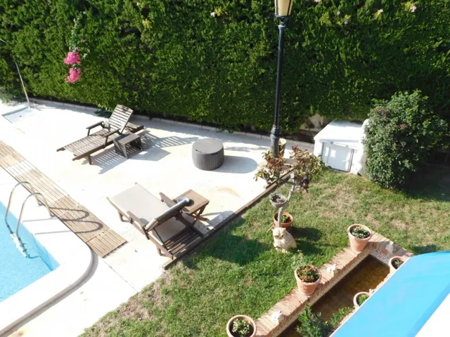 Venta - villa de lujo - Torrevieja - 6 dormitorios - 5 baños - 328 m2 - parcela 1066 m2 - piscina - garaje — 49