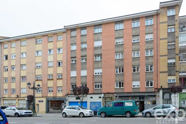 Piso de 3 habitaciones en Oviedo – cocina independiente y excelente potencial — 32