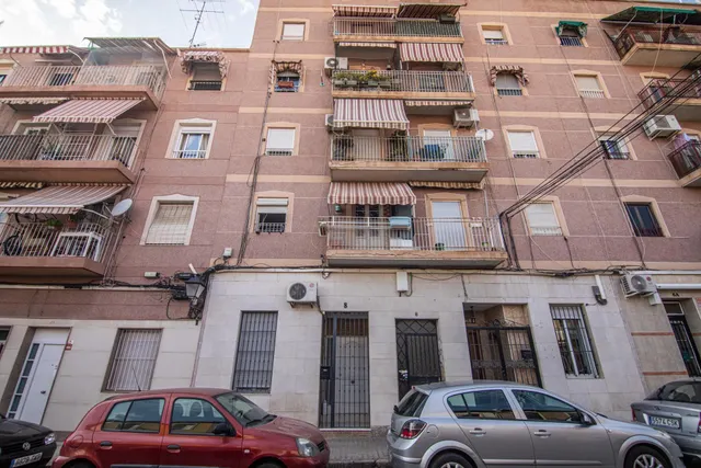 3º sin ascensor, de 3 habitaciones, 1 baño y balcón — 22