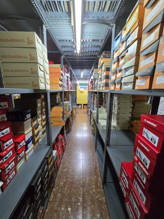 IDEAL INVERSORES. LOCAL COMERCIAL ALQUILADO EN BUENA ZONA COMERCIAL — 11