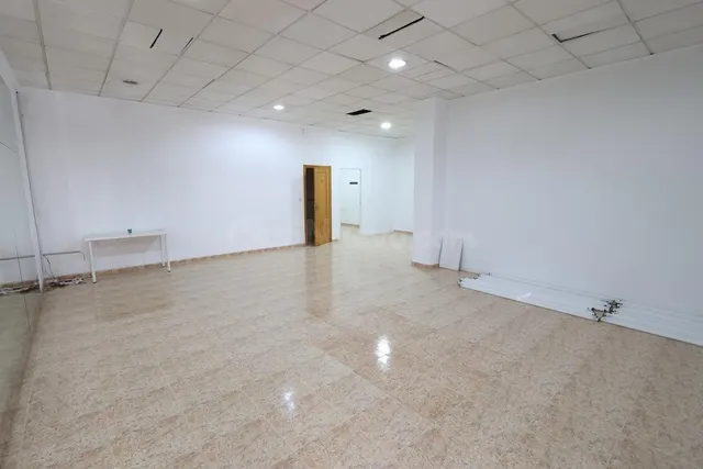 Local para vivienda en Torrevieja con garaje propio - foto 2