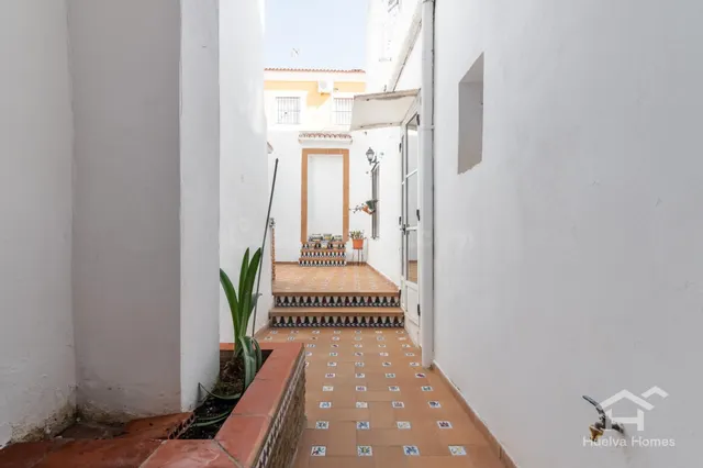 Casa tradicional con patio y acceso por dos calles en el centro de Ayamonte — 22
