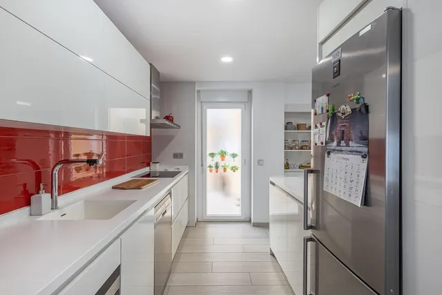 PISO COMPLETAMENTE REFORMADO EN CALLE RECOGIDAS — 13