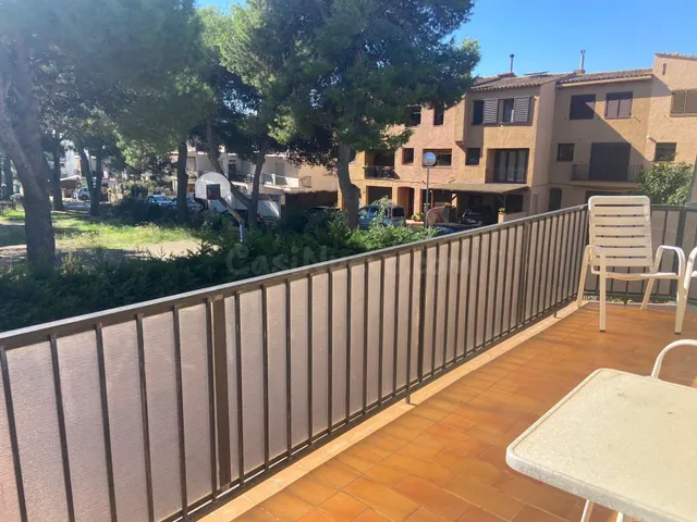 Casa soleada con garaje y espacios exteriores para disfrutar - foto 2