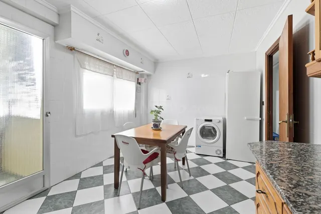 Piso de 114 m2 construidos con 3 habitaciones, balcón y trastero en Sagunto pueblo — 9