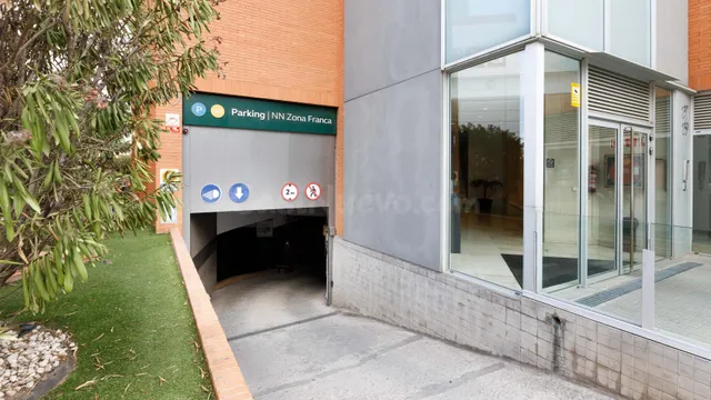Parking 12m² en alquiler - Zona Franca - foto 2