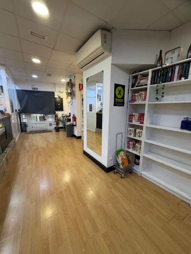Local comercial 183m² en alquiler - Centro — 18