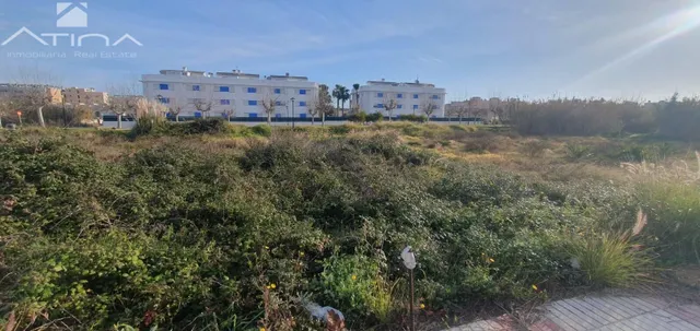 Una oportunidad única para construir tu hogar ideal cerca del mar en playa Daimús — 2