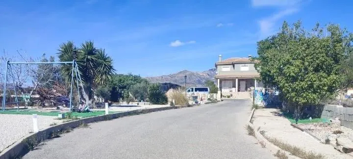 CHALET URBANO CON PISCINA PRIVADA, VISTAS AL MAR Y AMPLIAS ZONAS DEPORTIVAS
