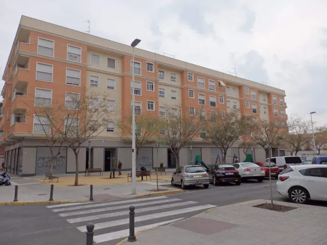 LOCAL para poner tu NEGOCIO o con posibilidad de CAMBIO DE USO. — 13
