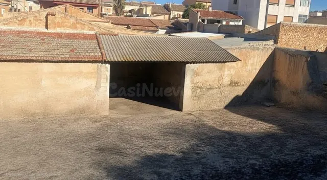 CASA - COBERTIZO SOBRE TERRENO URBANO EDIFICABLE EN PINOSO - foto 3
