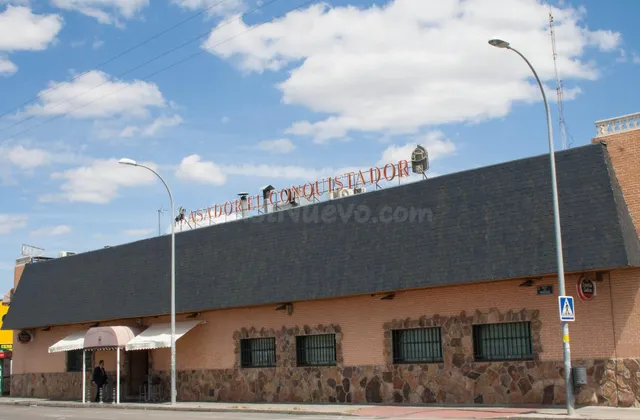 Se vende local de 1400m2 en Alcorcon, funcionando como resta - foto 2