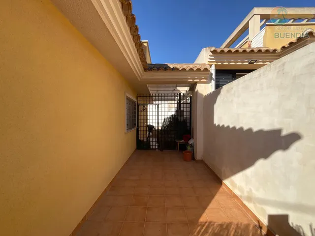 CHALET CON PISCINA EN EL PARETON — 25