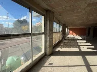 Local comercial de 850 metros en zona Estación-Universitat - foto 2
