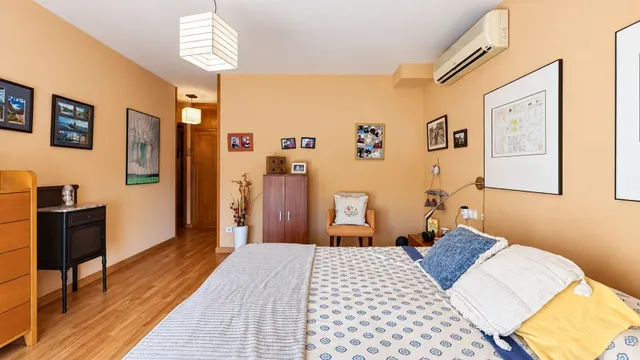 Ático dúplex de 5 dormitorios en el corazón de Valls con garaje privado y piscina — 23