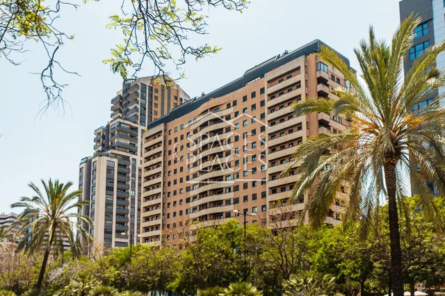Venta de Piso 3 Dormitorios 2 Baños Balcón Reformado — 33