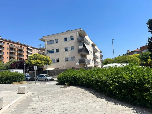 Plaza de aparcamiento XL en la Parada Nova de Manresa - foto 3