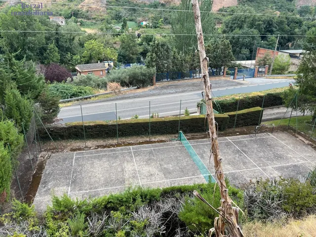 Casa en parcela de casi cuatro mil metros, con piscina, jardin, maravillosas vistas. — 6