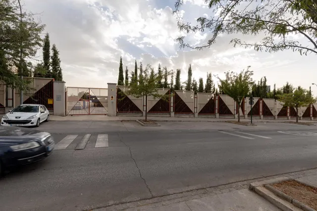 Amplia vivienda VPO con terraza, garaje y excelente ubicación junto a Avenida Juan Pablo II — 38