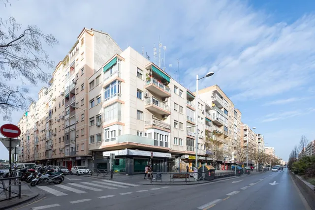 ¡Oportunidad Única en Angel Barrios! Local de 147m2 por solo 190.000€ — 2