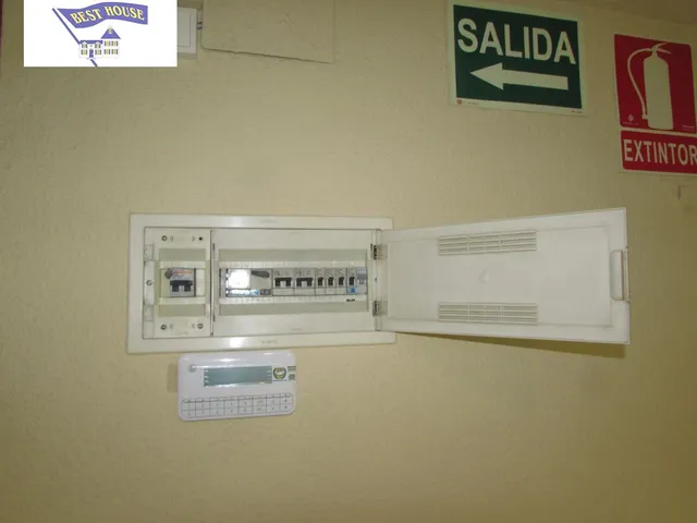 OFICINA ACONDICIONADA EN LA FERIA — 12