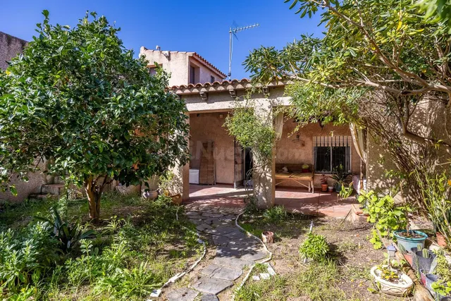 Casa de más de 220mt construidos en tres plantas - foto 3