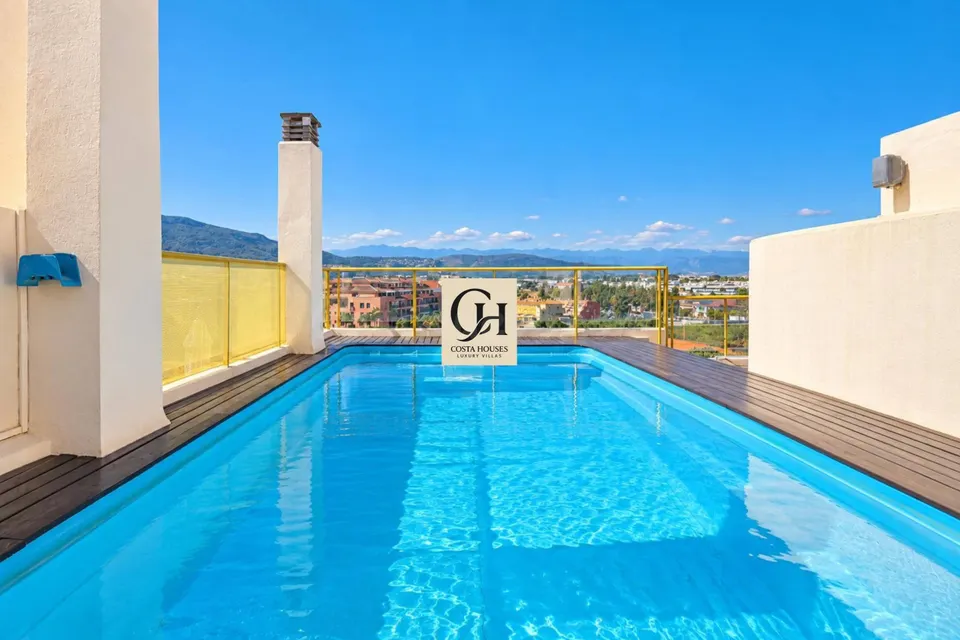Ático altum · piscina privada y vistas al montgó y al castillo de Dénia