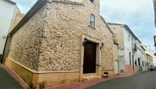 ¡OPORTUNIDAD!  PISO DE DOS DORMITORIOS EN PLANTA BAJA, XIRLES (POLOP) — 24