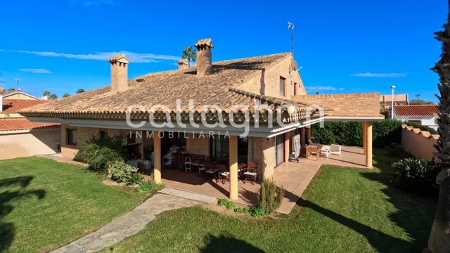 Villa en venta en Playa Almardà — 3